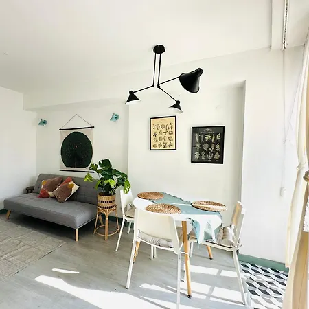 Lägenhet Ostara Nest- Charming & Cozy In